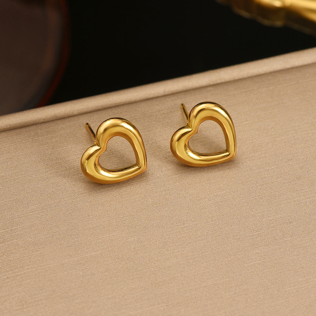 Lxalry 18K Gold Plated Heart Earrings Stainless Steel Hypoallergenic Jewelry For Women Skin Safe Everyday & Gift Luxury For Wife Mom Girlfriend Valentine S Day Charm With Tarnish Free Glow