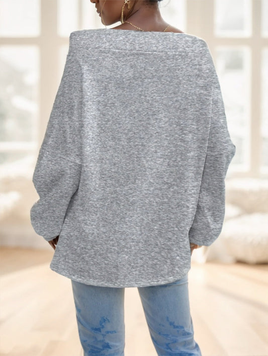 A Solid-color Long-sleeved Top With A Large Collar For Ladies