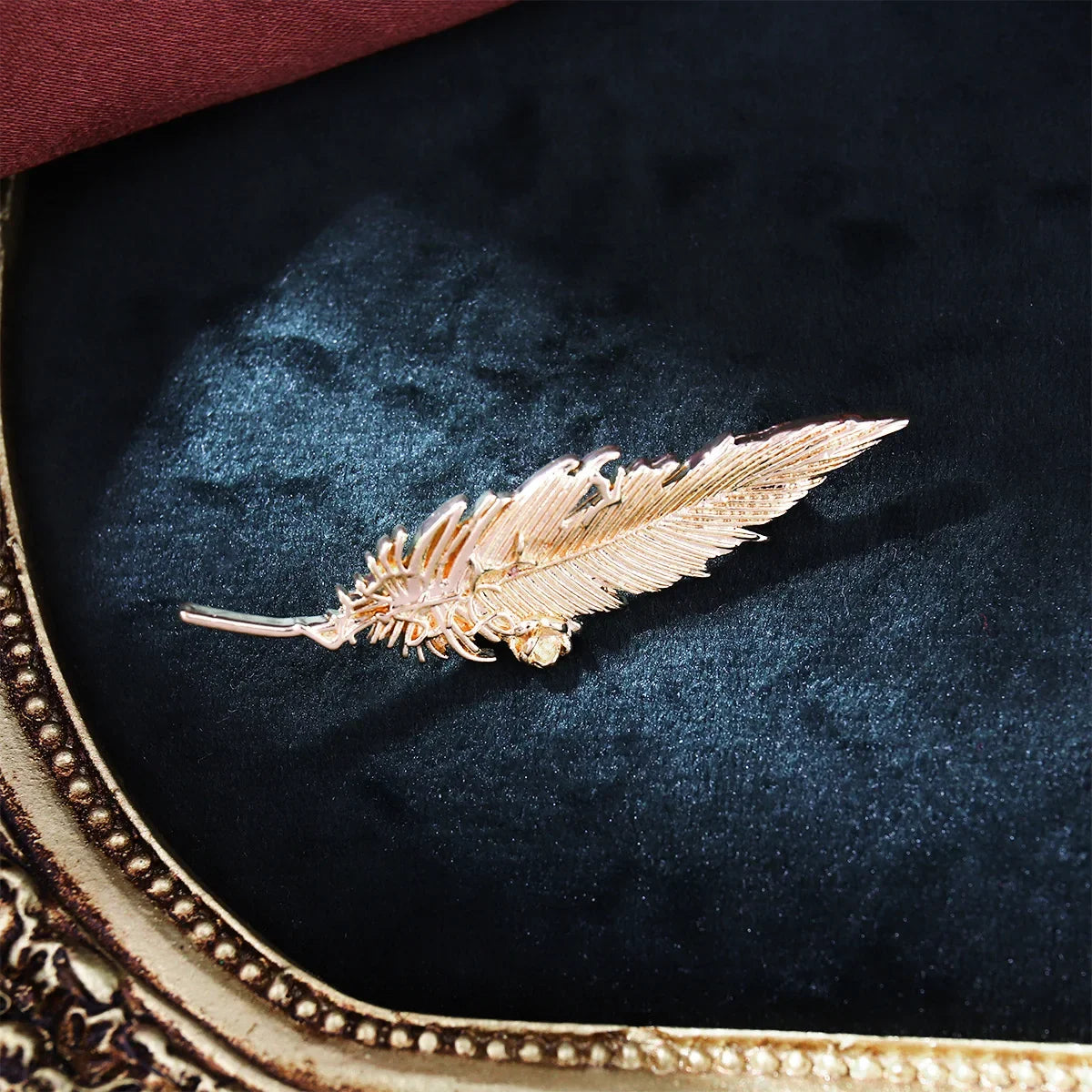 Retro Metal Feather Leaf Brooch Men Suit Shirt Lapel Pin Corsage Dress Badge Brooches for Women Fashion Jewelry Accessories