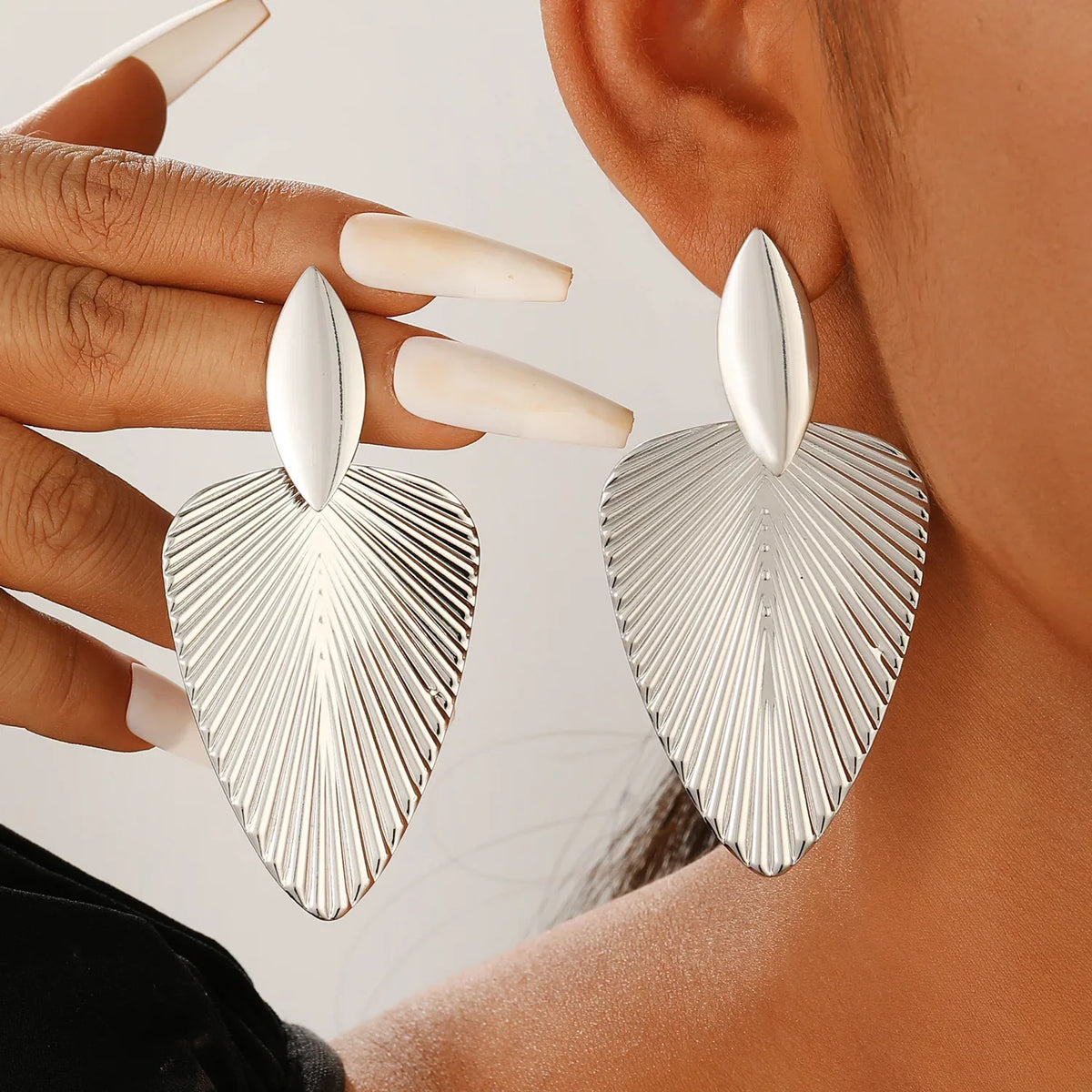 Advanced Metal Textured Leaf Pendant Big Earrings Women's Exaggerated Fashion Party Jewelry Gold Color Geometry Drop Earring