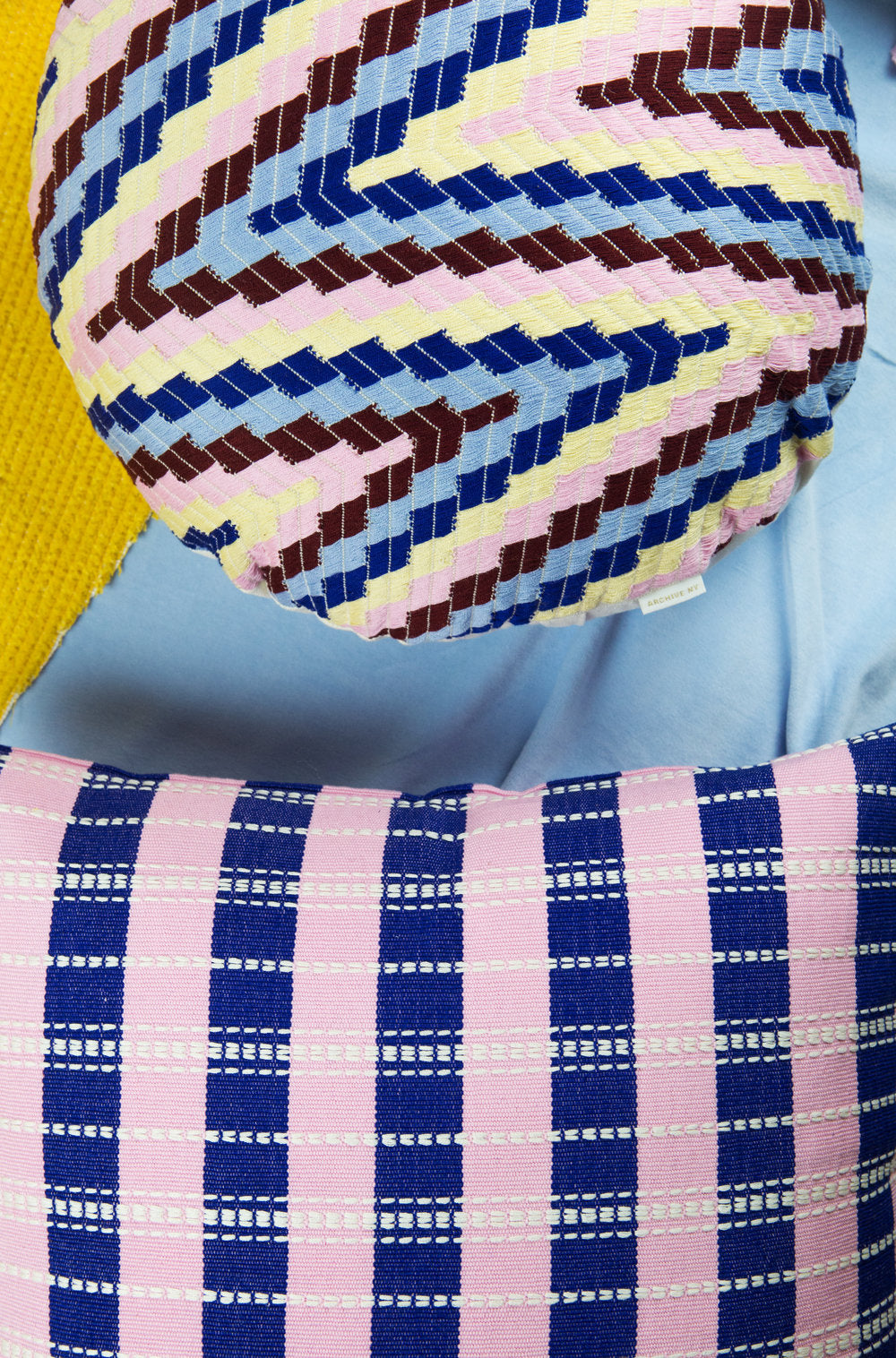 Almolonga Pillow - Multi - 16" Circle