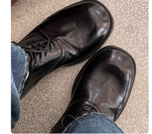 Elegant Leather Commuter Shoes In Smoked Cowhide