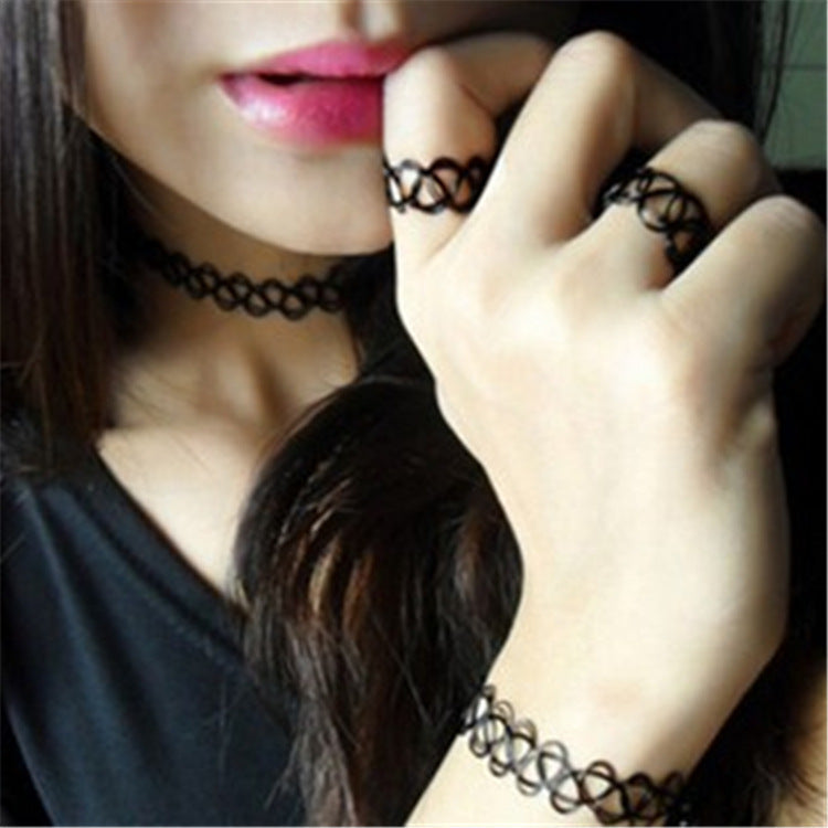 Three-piece Set Of Short Accessories, Bracelets, Rings, Necklaces