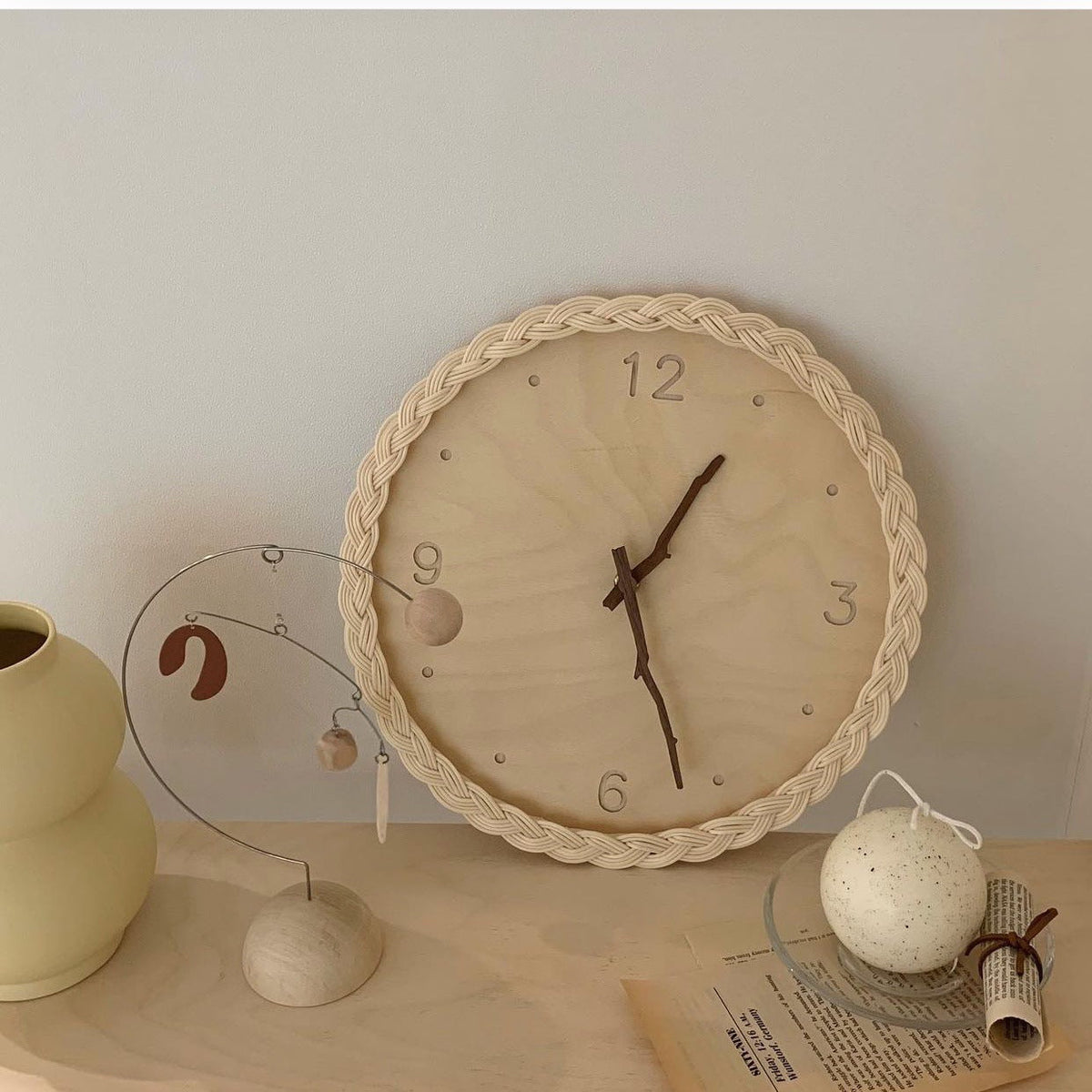 Japanese Fashion Rattan Creative Round Digital Silent Clock Wall Clock