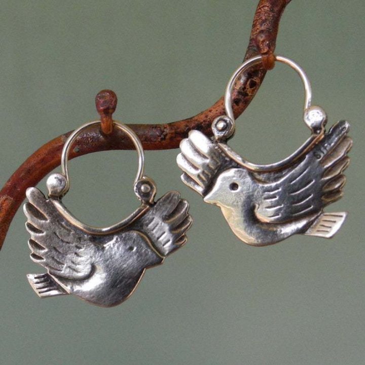 Simple Geometric Gypsy Curved Metal Ear Ring
