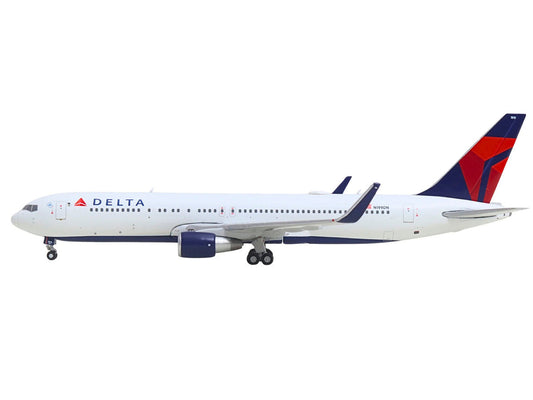 Boeing 767-300ER Commercial Aircraft "Delta Air Lines" (N199DN) White with Red and Blue Tail 1/400 Diecast Model by GeminiJets