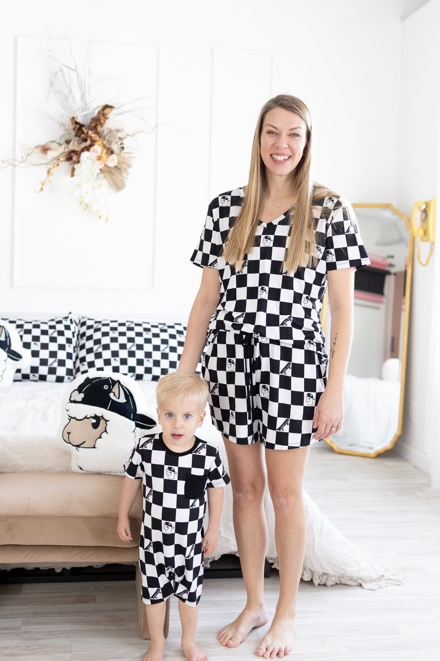 Checkered Llamas Women's 2pc Pajamas