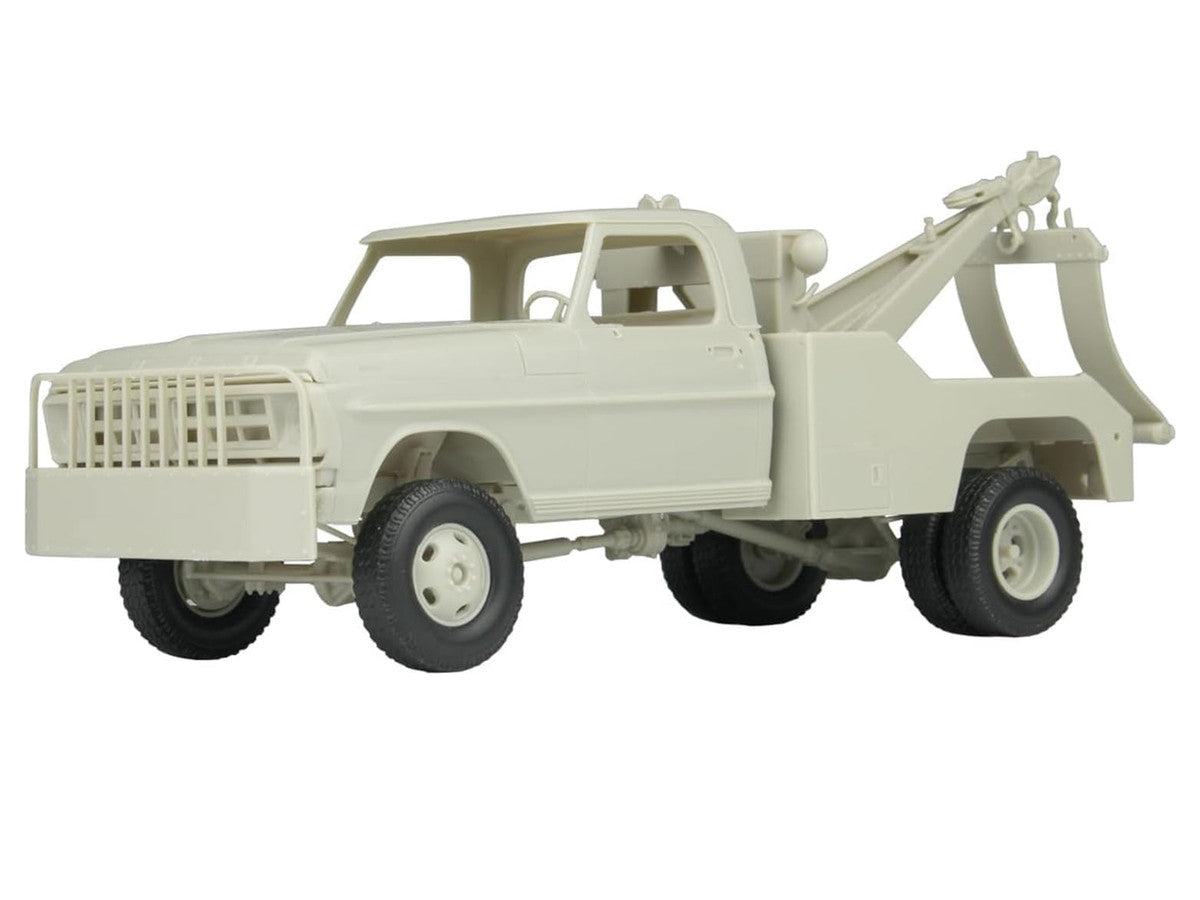 Skill 3 Model Kit 1972 Ford F-350 4x4 Tow Truck High Side Version 1/25 Scale Model by Moebius