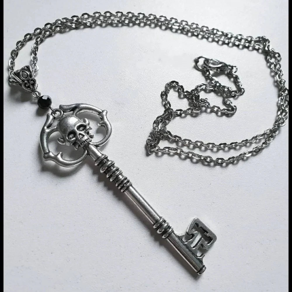 Trendy European and American Gothic Dark Skeleton Lovers Key Necklace Personalized Gift Creative Collar