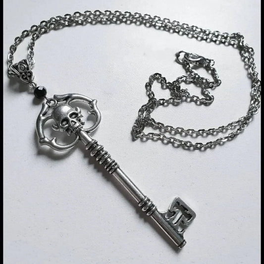 Trendy European and American Gothic Dark Skeleton Lovers Key Necklace Personalized Gift Creative Collar