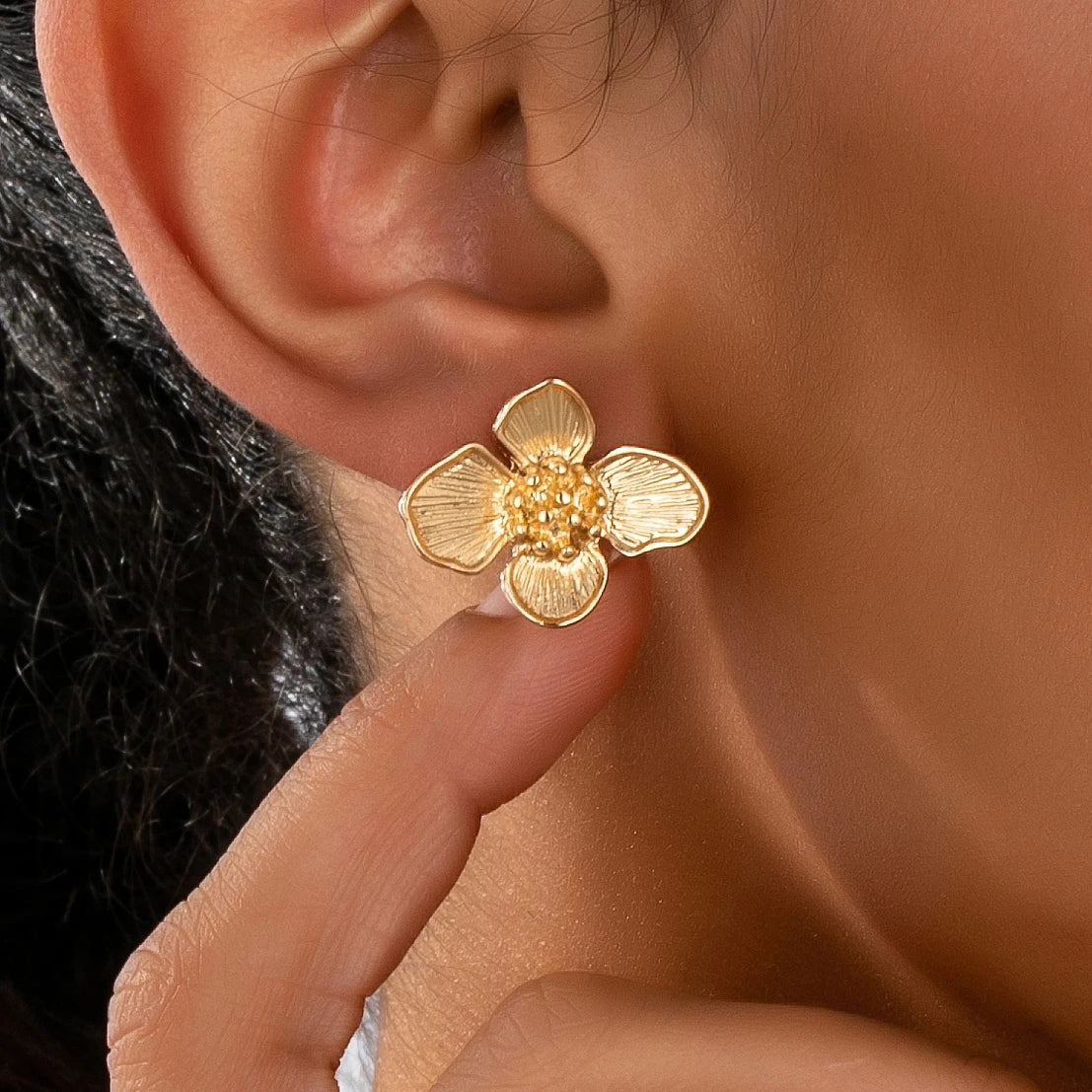 Women's Fashion Earrings Bohemian Style Three-Dimensional Flower Earrings in Green, Purple, White, and Gold, Elegant and Simple Earrings Suitable for Daily Wear and Vacation Wear, No Box
