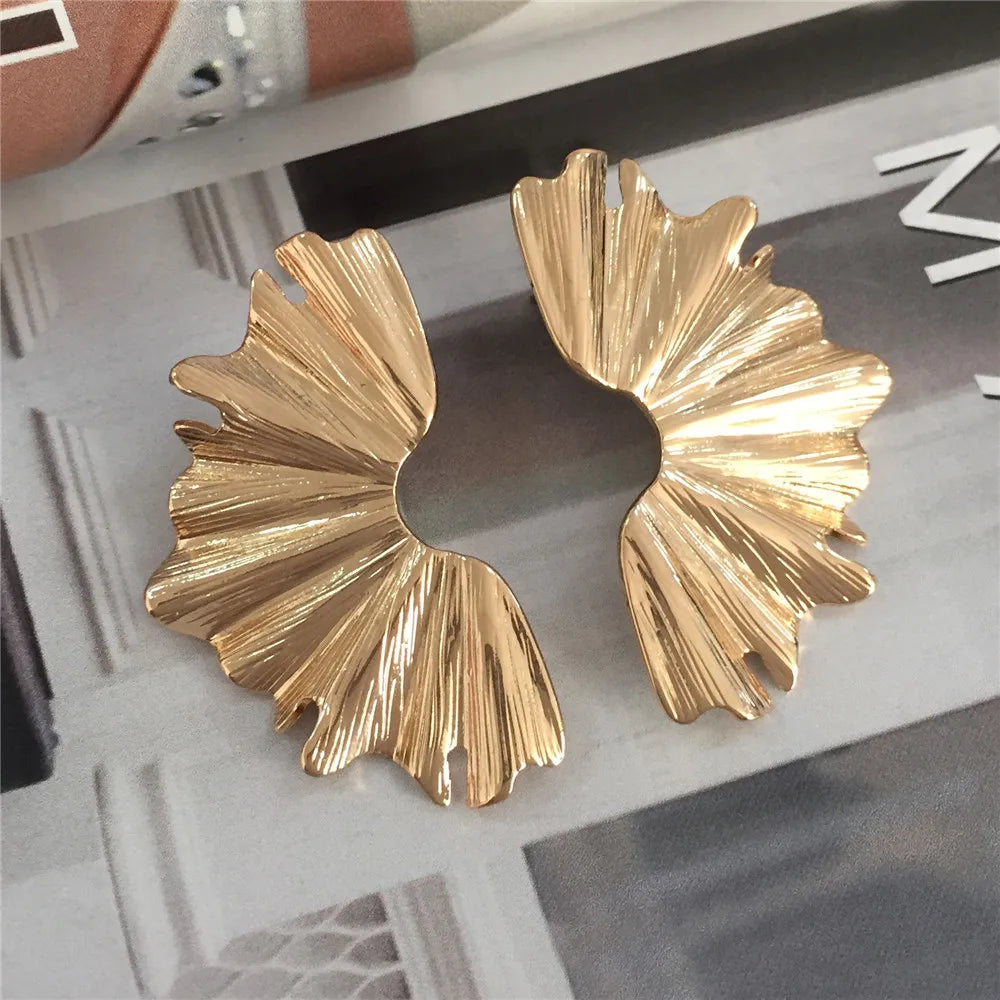 New Trendy Gold Color Leaf Flower Fan-Shaped Metal Stud Earrings Personalized Fashionable Luxury Cool Earrings