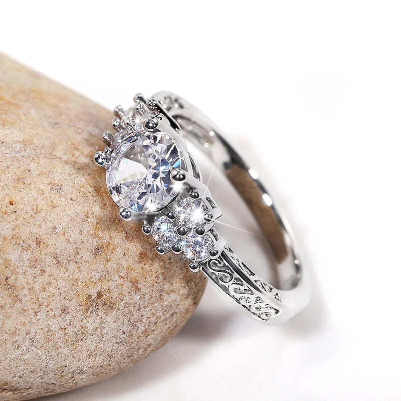 Huitan Trendy Women Wedding Rings with Brilliant Cubic Zirconia Crystal Temperament Female Accessories for Party Fashion Jewelry