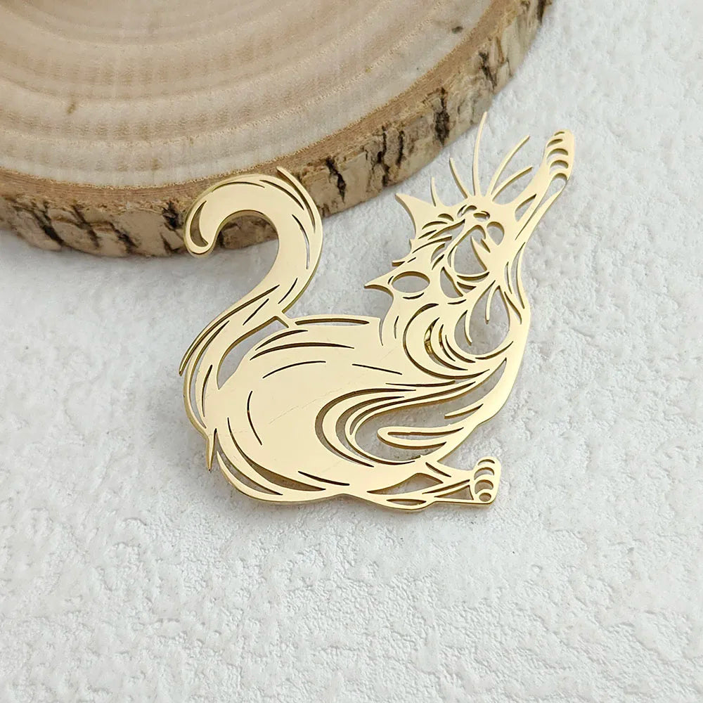 Original and innovative fun cat hollow stainless steel gold-plated 18K brooch, suit lapel pin, waterproof formal fittings