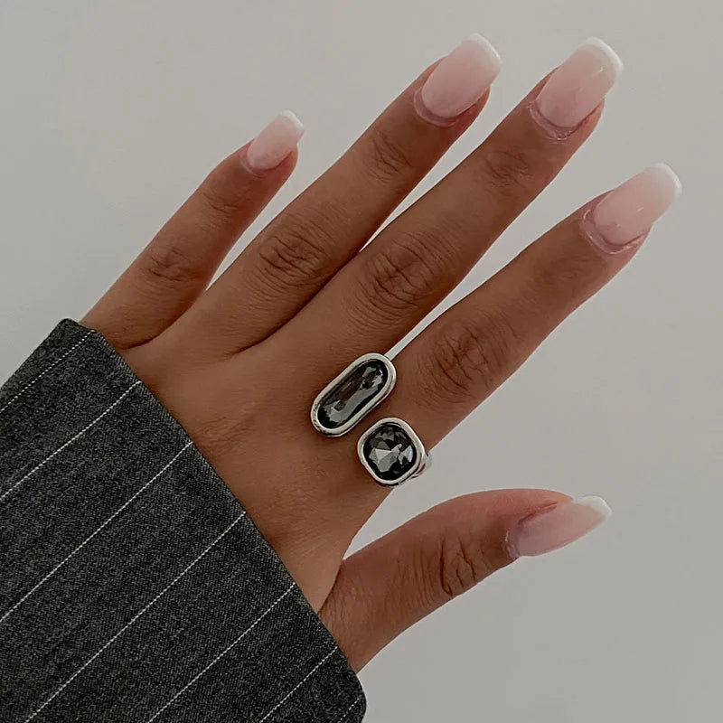 Fashion Grey Crystal Geometric Ring Women Design Silver Color Square Finger Rings Asymmetrical Zircon Daily Wear Jewelry Gifts