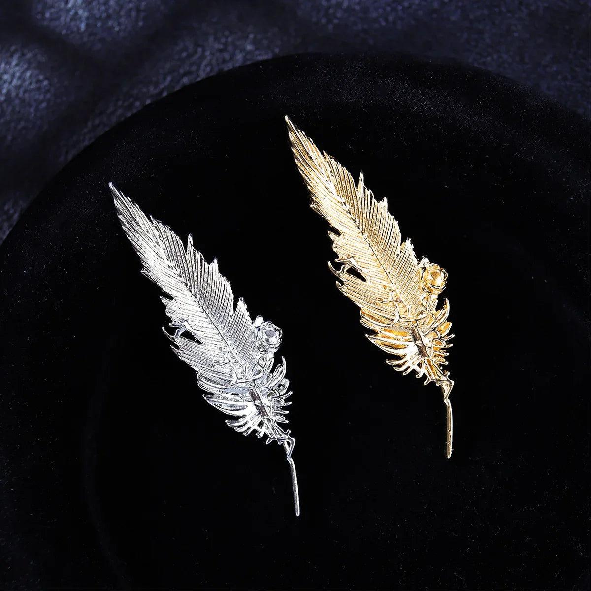 Retro Metal Feather Leaf Brooch Men Suit Shirt Lapel Pin Corsage Dress Badge Brooches for Women Fashion Jewelry Accessories