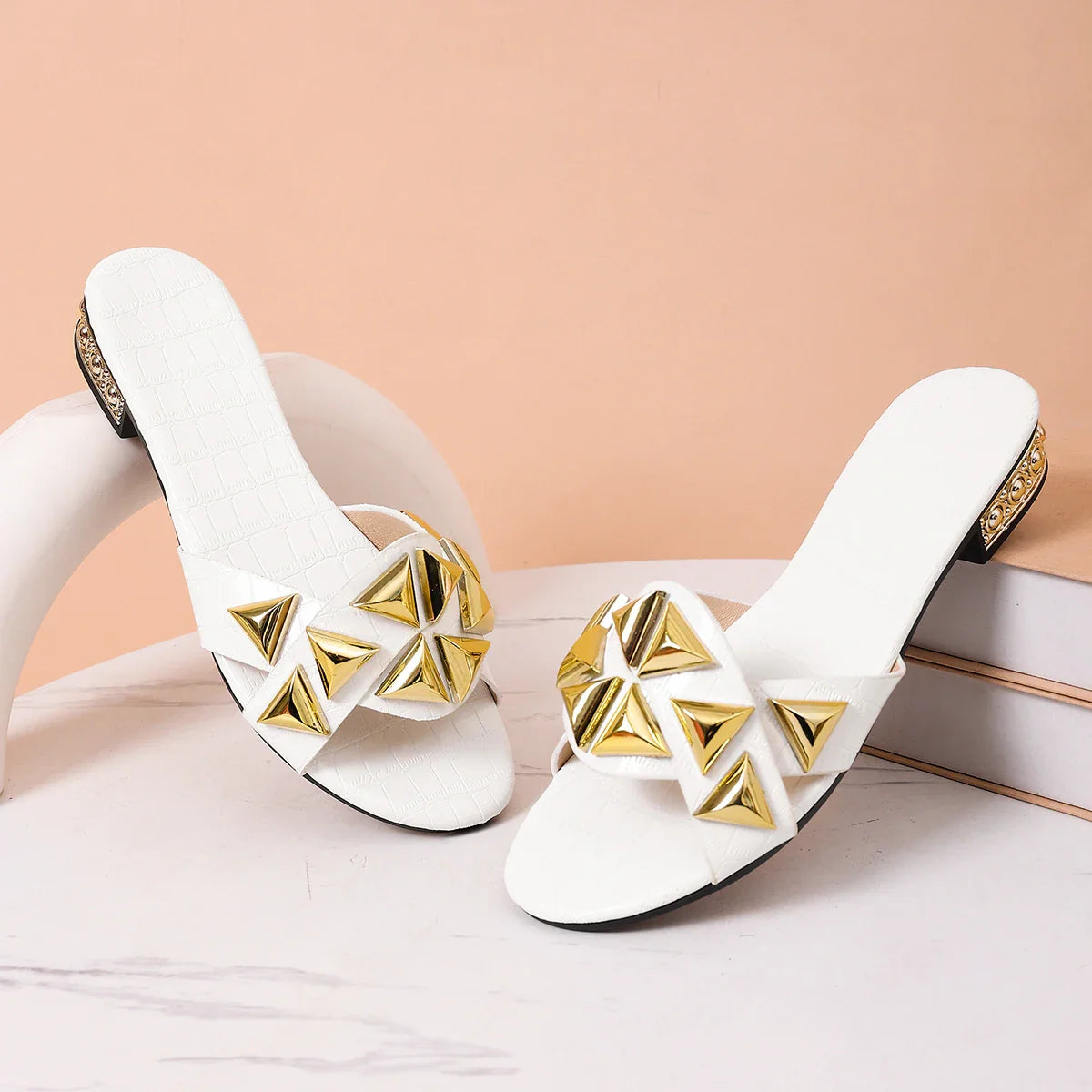 Summer Women Shoes Ladies Flip Flops Designer Outside Female Slippers Summer New Luxury Sandals Fashion Walking Open Toe Slides