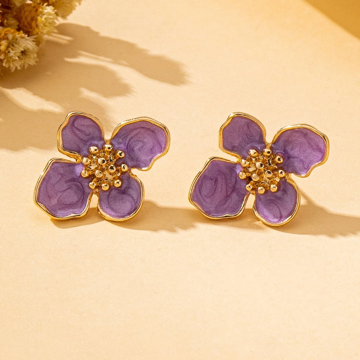 Women's Fashion Earrings Bohemian Style Three-Dimensional Flower Earrings in Green, Purple, White, and Gold, Elegant and Simple Earrings Suitable for Daily Wear and Vacation Wear, No Box