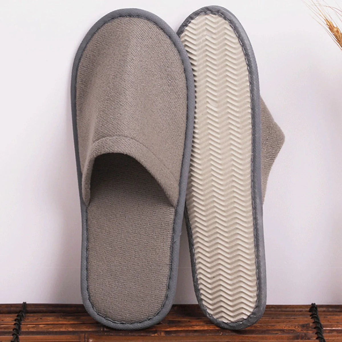 Portable Home Guest Slippers Comfortable to Wear Thickened Slippers for Home and Travel Guests Use