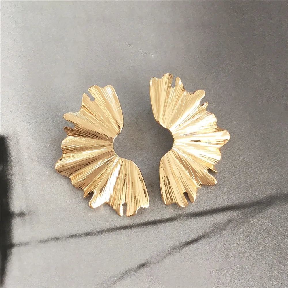 New Trendy Gold Color Leaf Flower Fan-Shaped Metal Stud Earrings Personalized Fashionable Luxury Cool Earrings