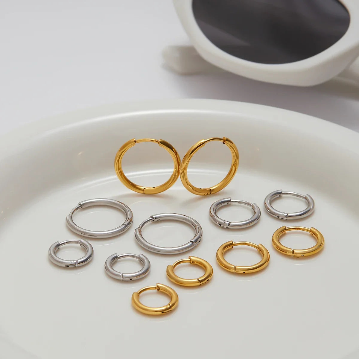 Uworld Simple Classic 18K Gold Color Plated Stainless Steel 2MM Coil Earrings Women's Accessories Party Gift