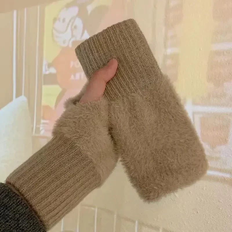 Fashionable Half Finger Gloves Suitable for Women's Soft and Warm Winter Luxurious Solid Color Plush Knitted Fingerless Gloves
