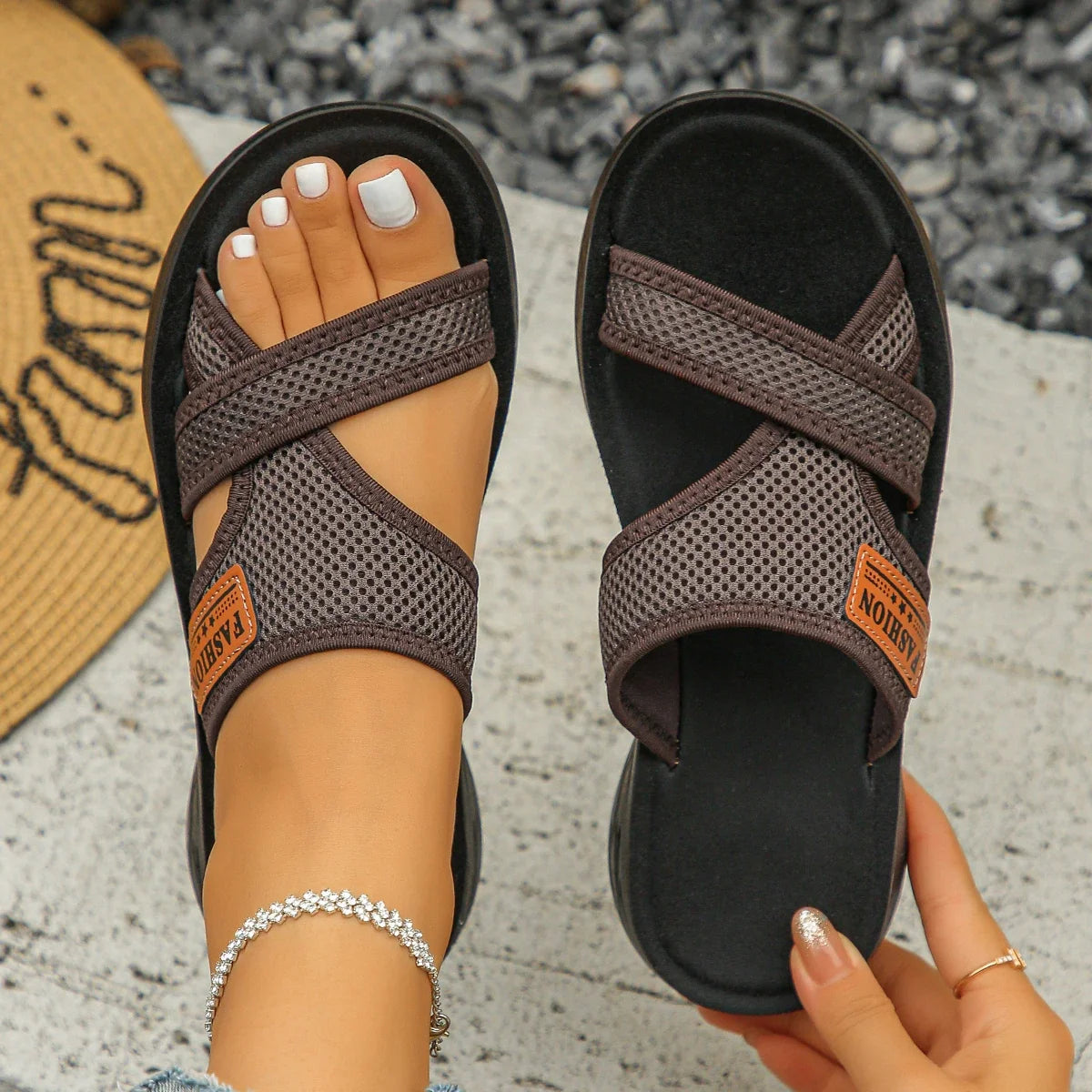 Women Flat Slippers Summer Outdoor Wear Sandals Soft Bottom Lightweight Shoes Women Casual Versatile Beach Slippers Slides Women