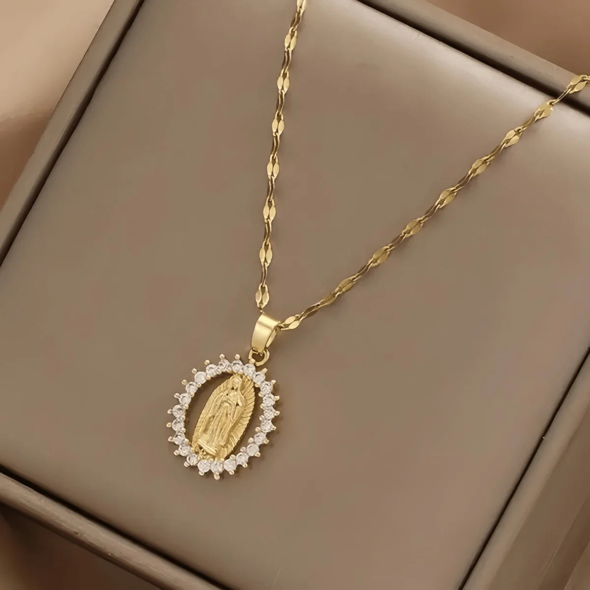 Oval round plaque inlaid with zircon religious pendant for women's party stainless steel Virgin Mary jewelry gift necklace