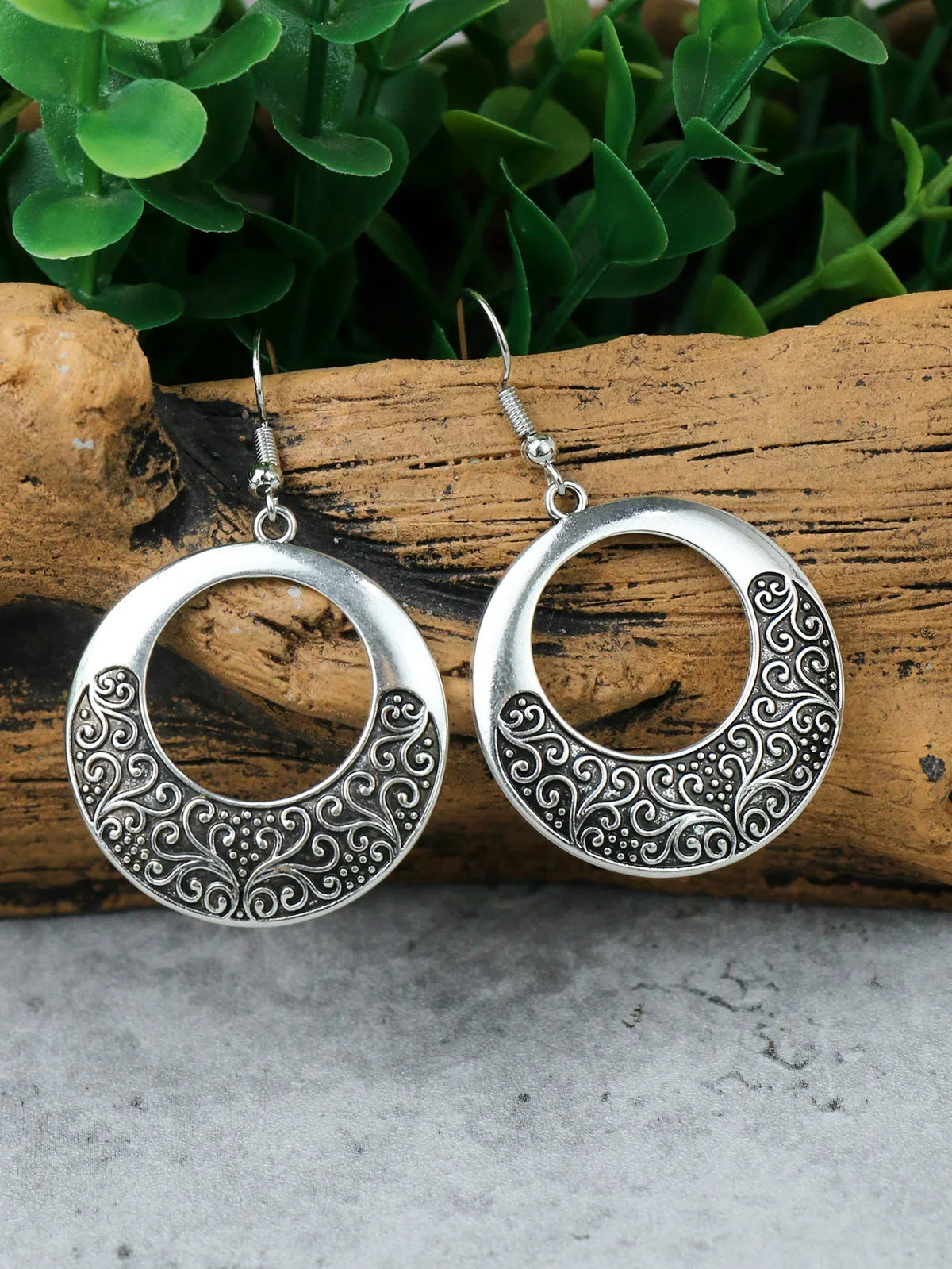 Vintage Ethnic Style Silver Pendant Earrings Necklace Set Round Ring Simple Carved Women's Style Earrings Necklace Combination