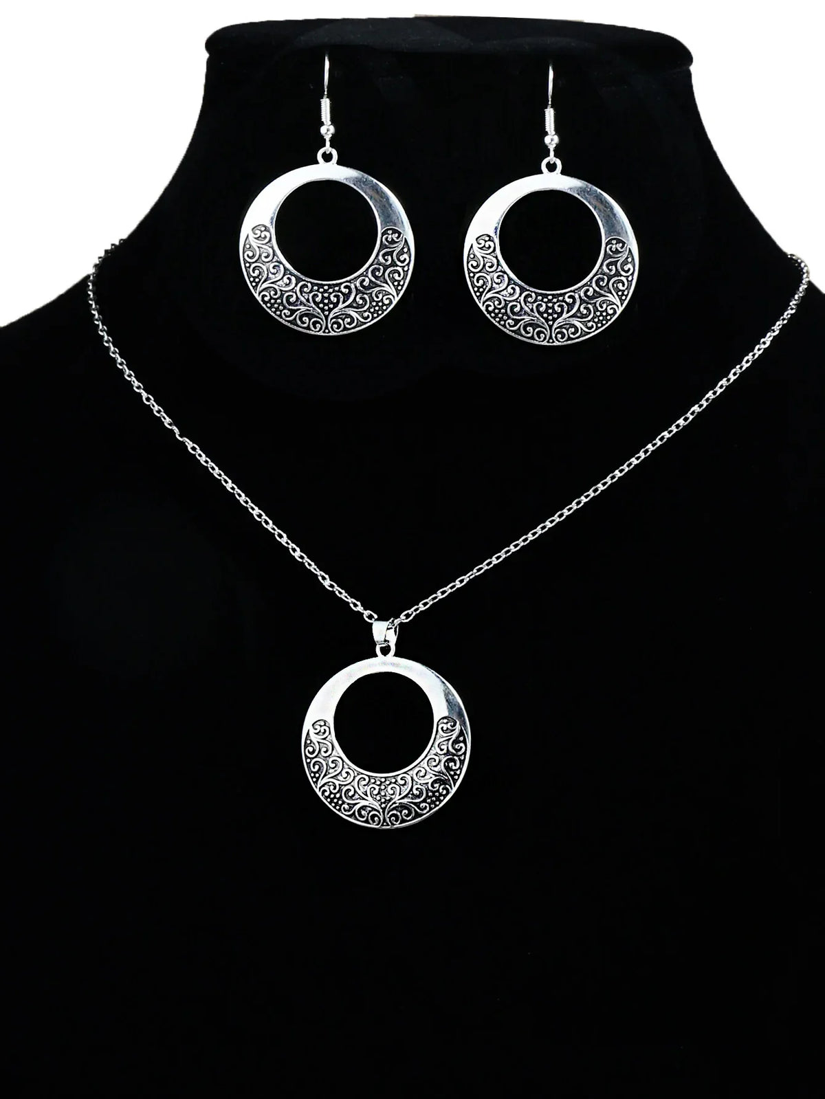 Vintage Ethnic Style Silver Pendant Earrings Necklace Set Round Ring Simple Carved Women's Style Earrings Necklace Combination