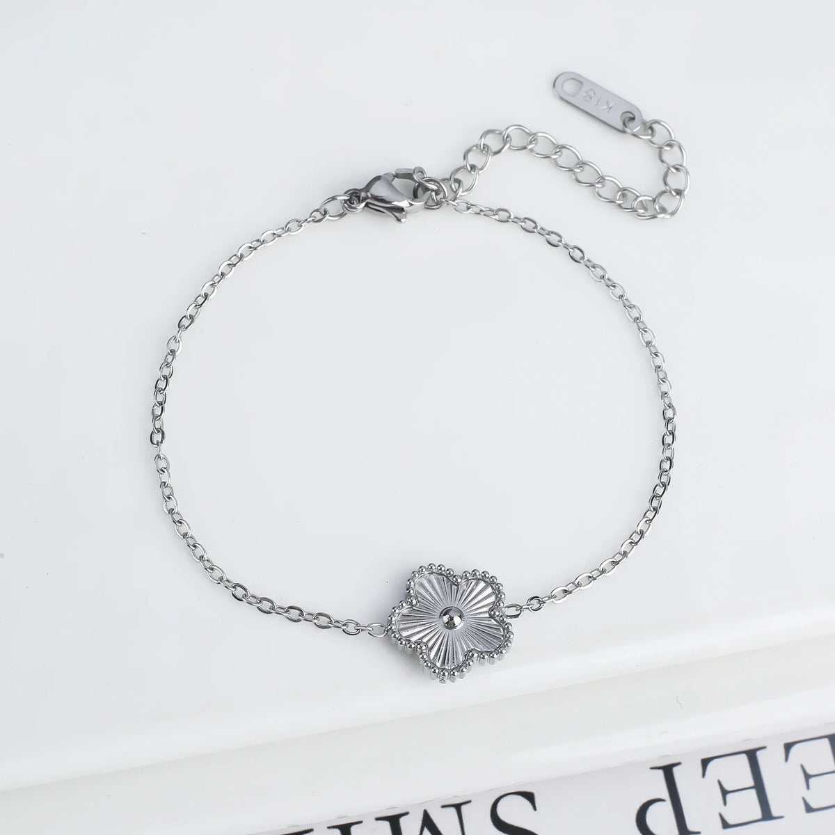 Hot Sale Black/Gold Stainless Steel Laser Five-Leaf Flower Charm Bracelet Personalized For Man Woman Classic Clover Jewelry