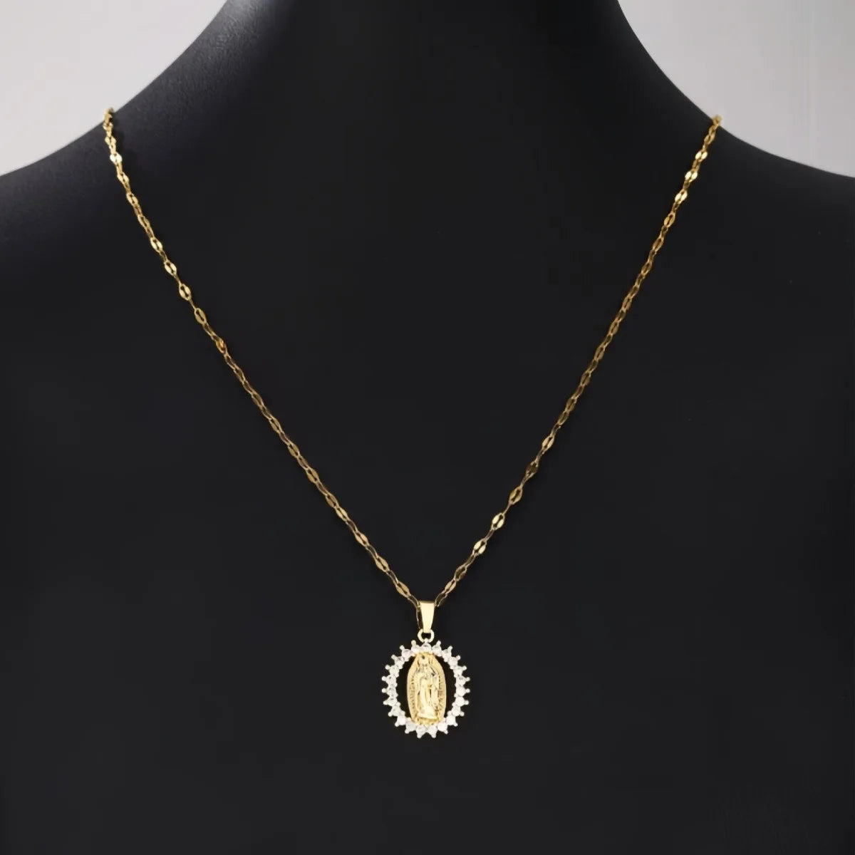 Oval round plaque inlaid with zircon religious pendant for women's party stainless steel Virgin Mary jewelry gift necklace
