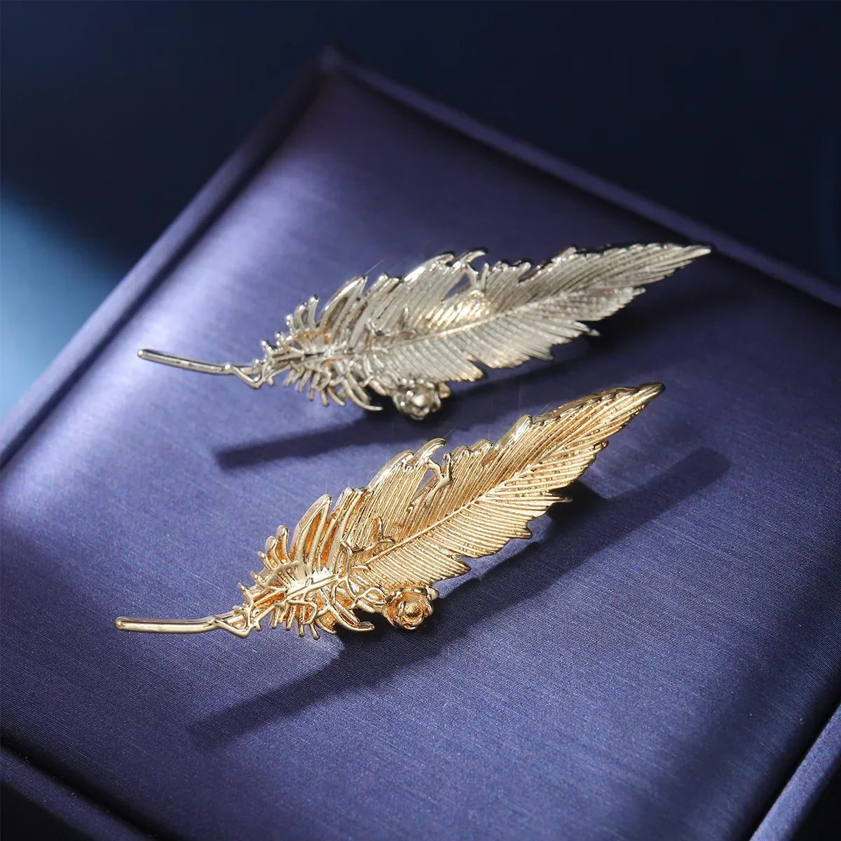 Retro Metal Feather Leaf Brooch Men Suit Shirt Lapel Pin Corsage Dress Badge Brooches for Women Fashion Jewelry Accessories