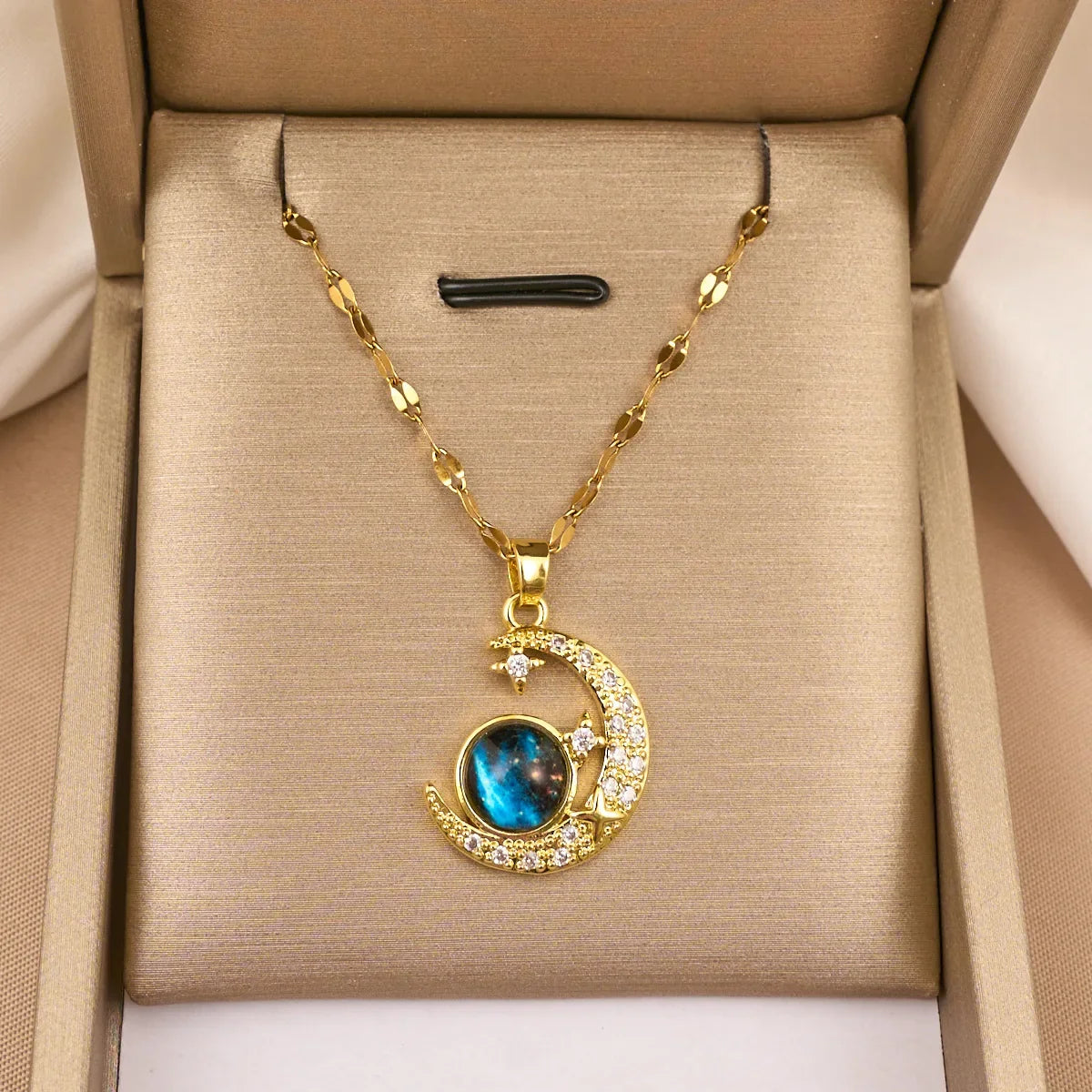 Oval round plaque inlaid with zircon religious pendant for women's party stainless steel Virgin Mary jewelry gift necklace