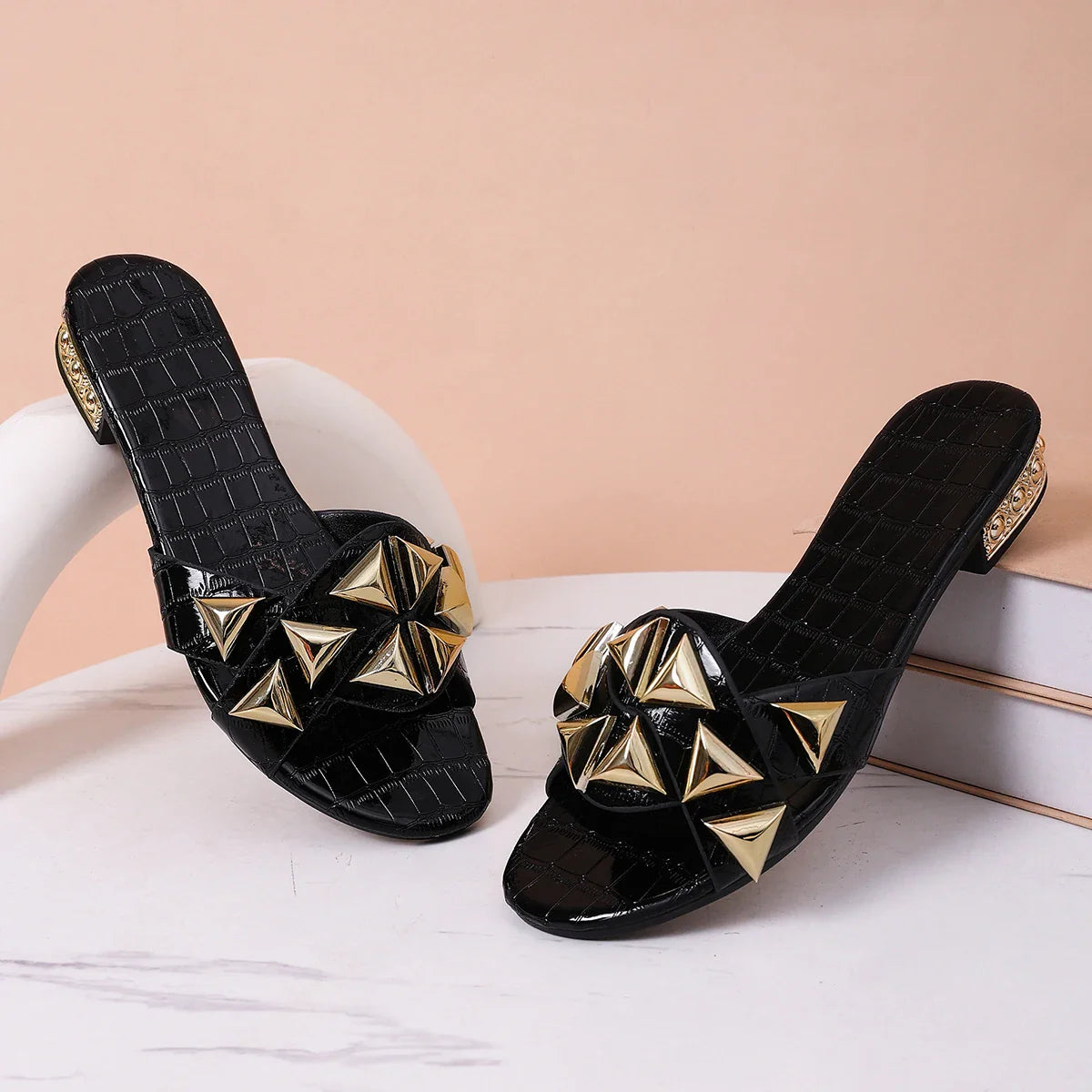 Summer Women Shoes Ladies Flip Flops Designer Outside Female Slippers Summer New Luxury Sandals Fashion Walking Open Toe Slides