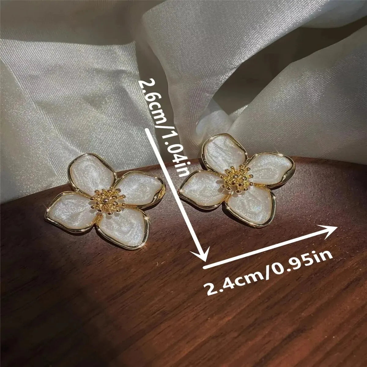 Gold Color Metal Flower Shape Green Epoxy Earrings Stud For Women Milky Color Enamel Girl Cute Post Earrings Ins Fashion Jewelry