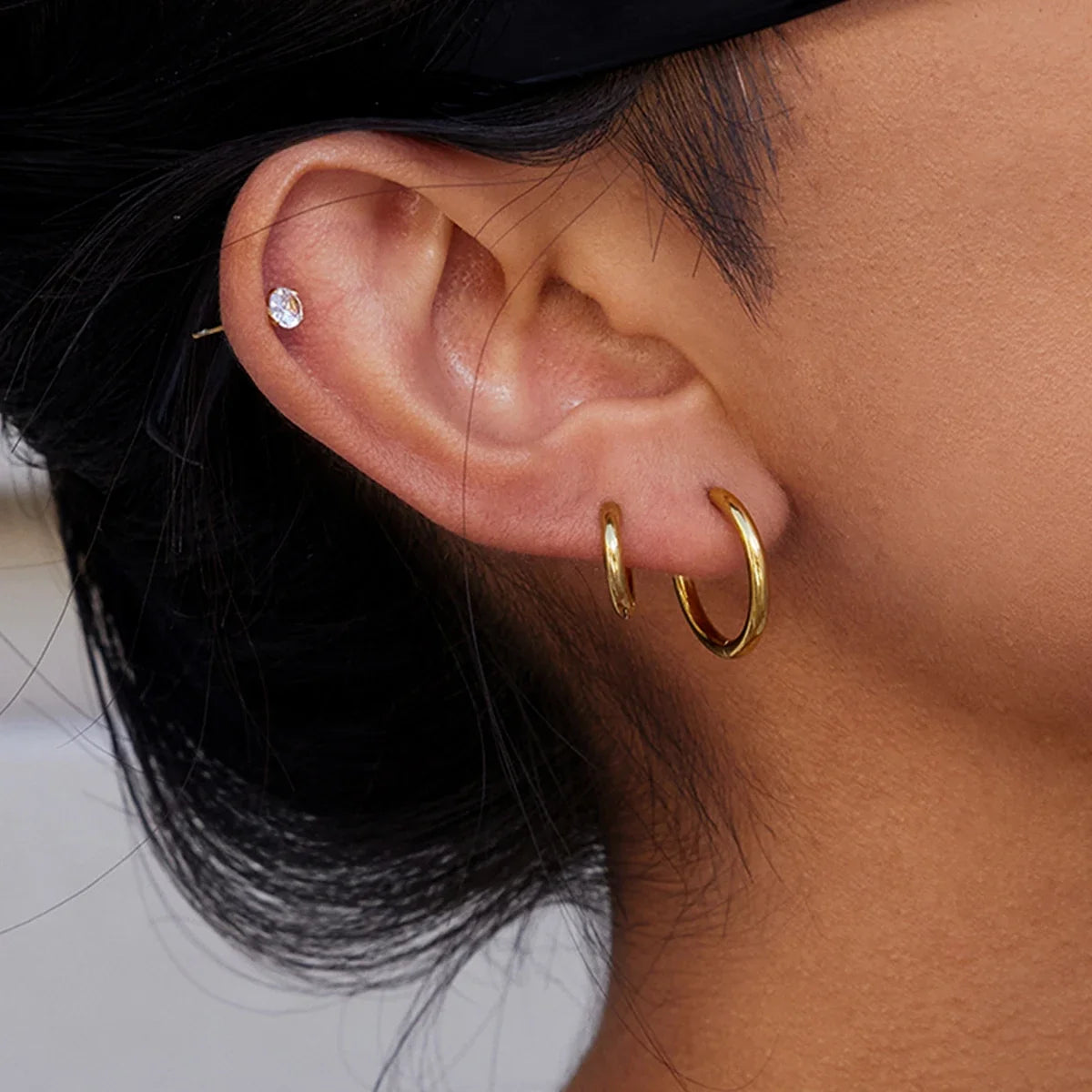 Uworld Simple Classic 18K Gold Color Plated Stainless Steel 2MM Coil Earrings Women's Accessories Party Gift