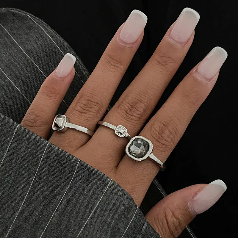 Fashion Grey Crystal Geometric Ring Women Design Silver Color Square Finger Rings Asymmetrical Zircon Daily Wear Jewelry Gifts